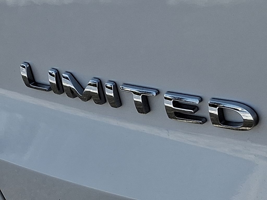 Thumbnail: 2019 Ford Explorer - 32