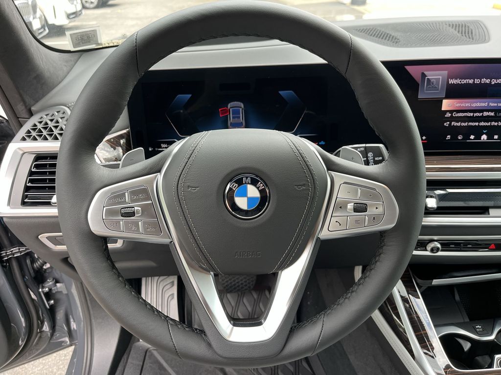 Thumbnail: 2026 BMW X7 - 14