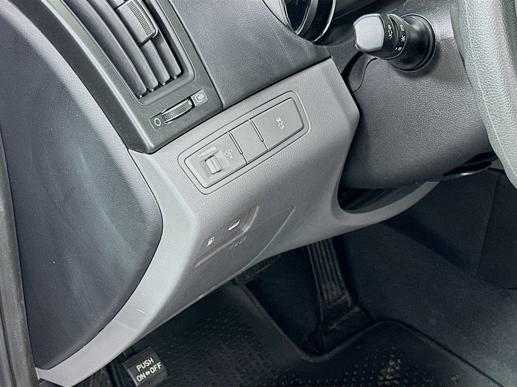 Thumbnail: 2011 Hyundai Sonata - 10