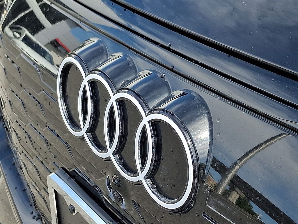 Thumbnail: 2025 Audi Q6 e-tron - 31
