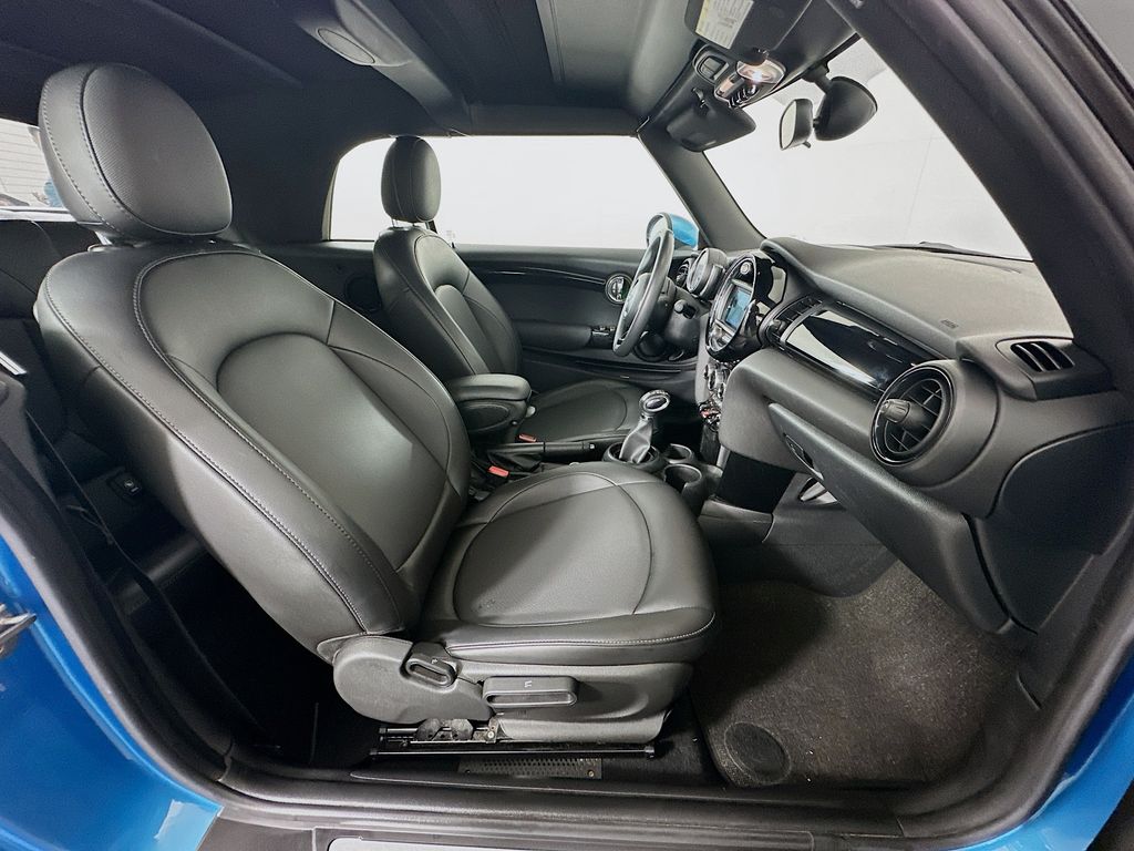 2019 MINI Cooper  24