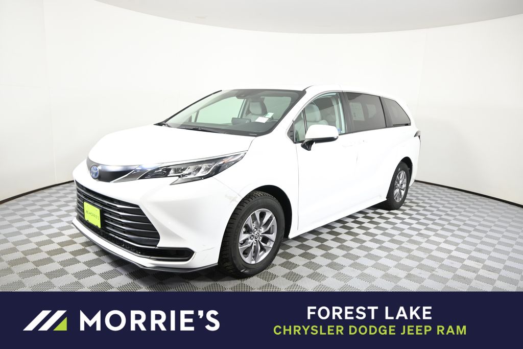 2022 Toyota Sienna LE 8-Passenger FWD