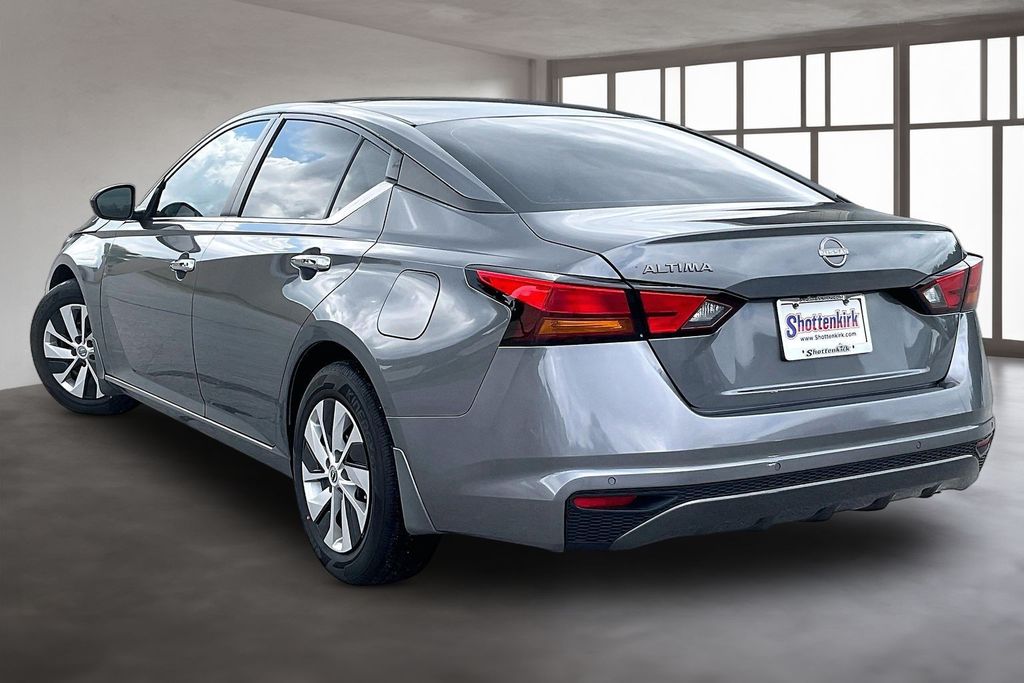 Used 2024 Nissan Altima Sedan