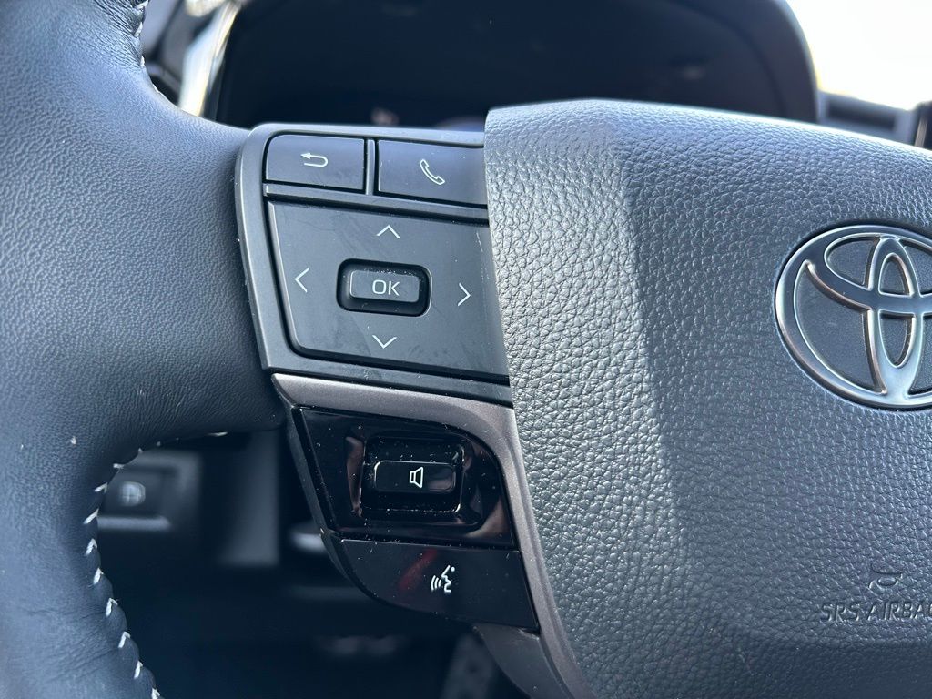 2025 Toyota Camry SE 20
