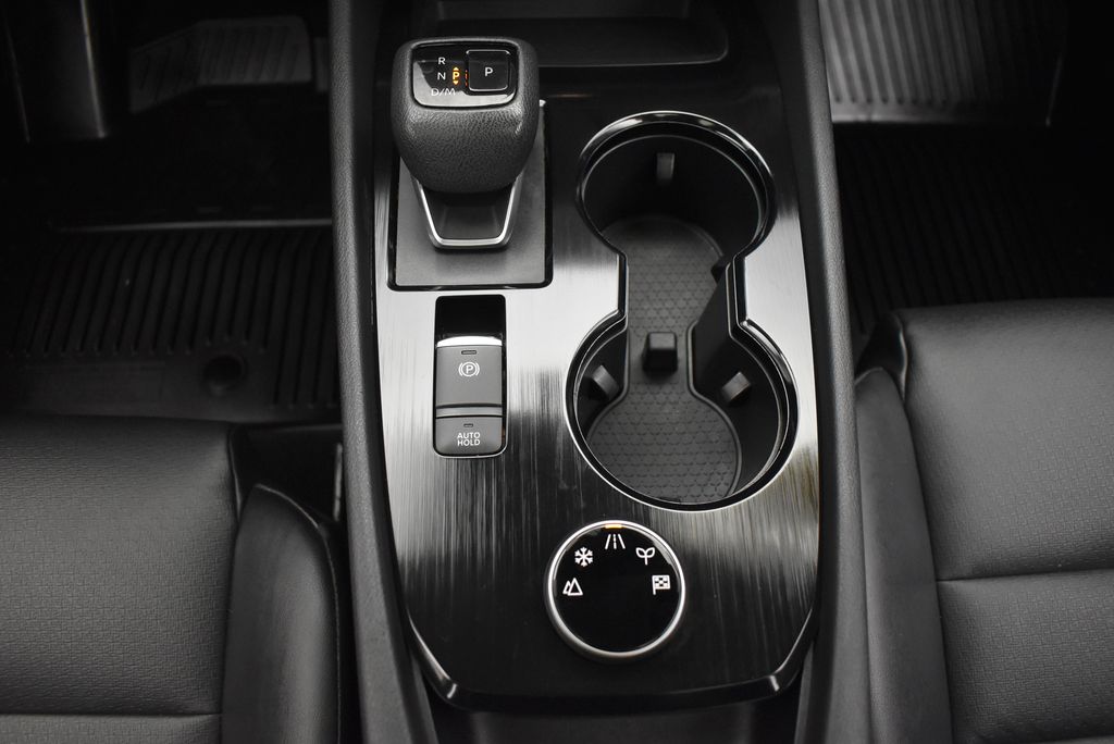 2022 Nissan Rogue SV 27