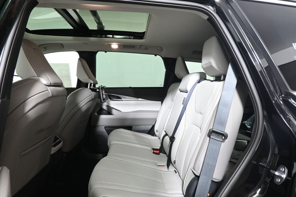 Thumbnail: 2026 INFINITI QX60 - 28