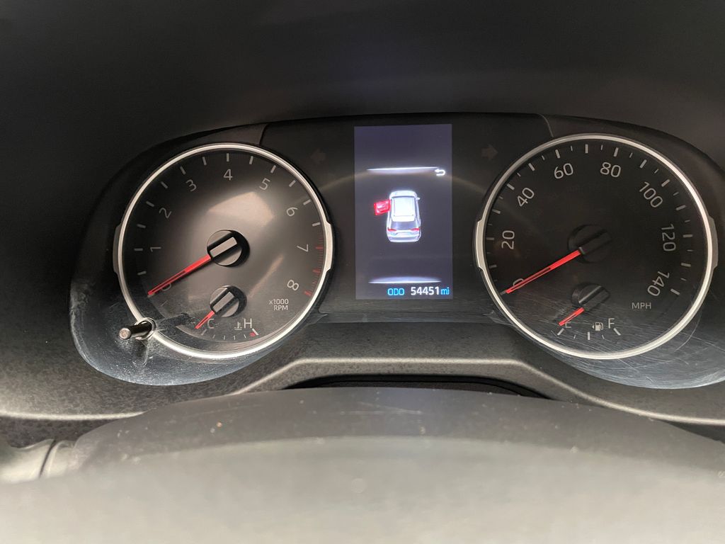 2022 Toyota RAV4 XLE 24