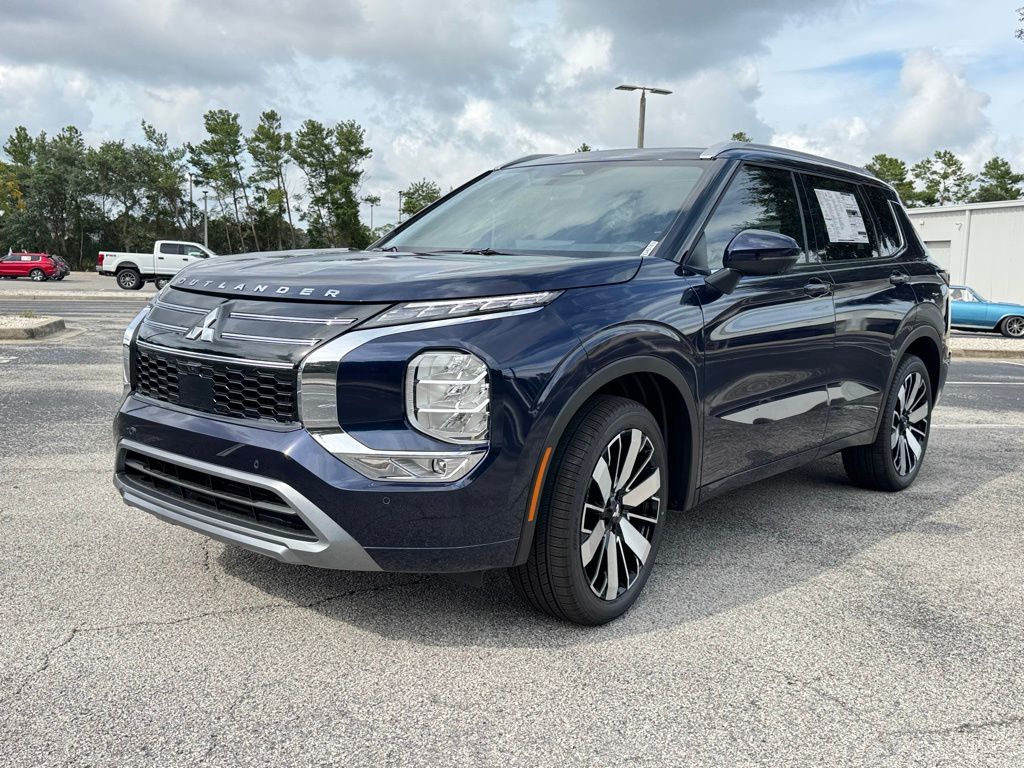 2025 Mitsubishi Outlander SEL photo 2