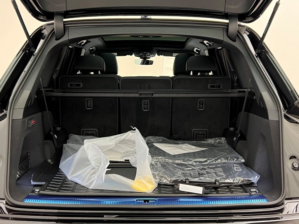 Thumbnail: 2026 Audi Q7 - 10