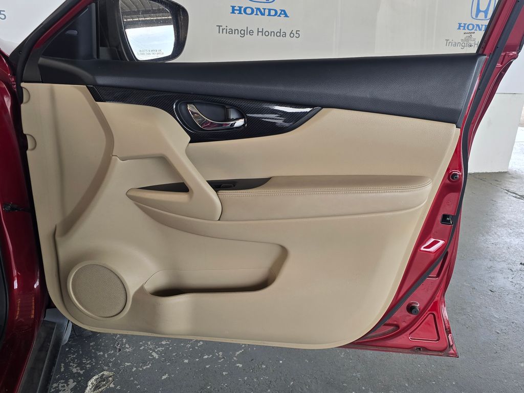 Thumbnail: 2018 Nissan Rogue - 27