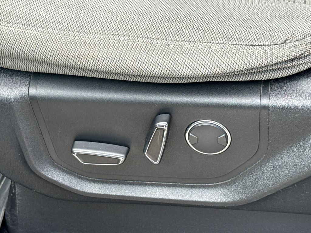 Used 2017  Ford XLT image 26