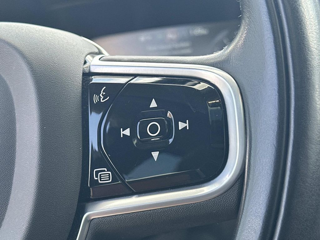 Thumbnail: 2020 Volvo XC90 - 29
