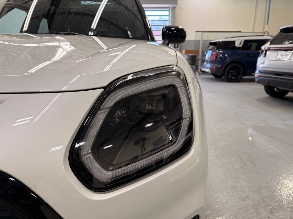Thumbnail: 2027 MINI Cooper Countryman - 9