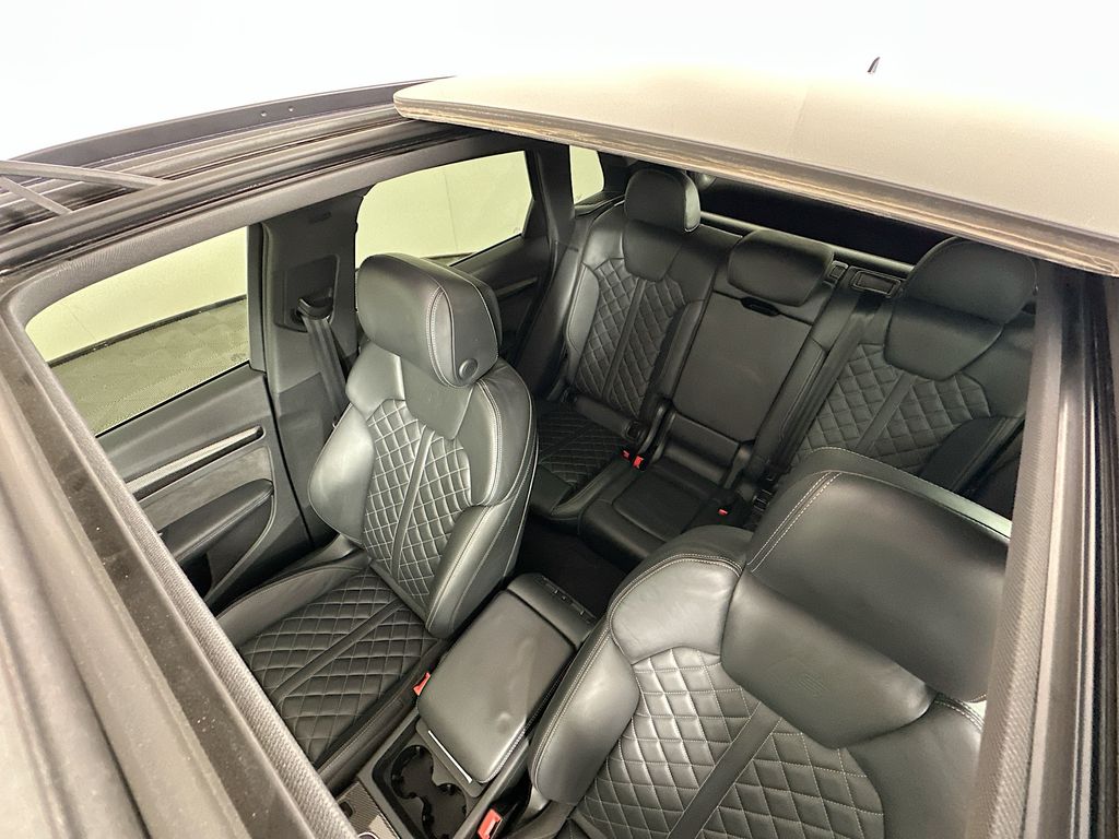 Thumbnail: 2020 Audi SQ5 - 23