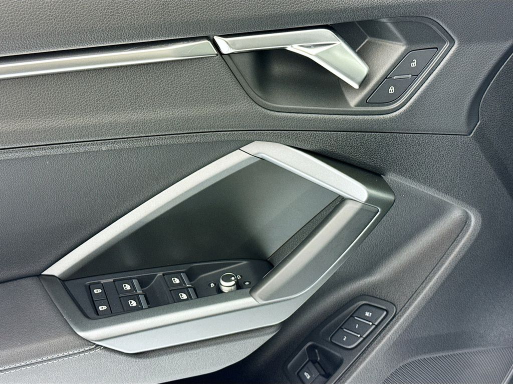 Thumbnail: 2025 Audi Q3 - 23