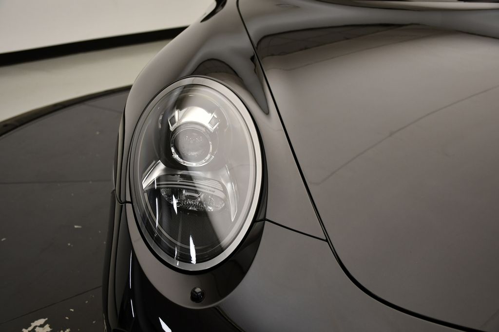 Thumbnail: 2018 Porsche 911 - 22