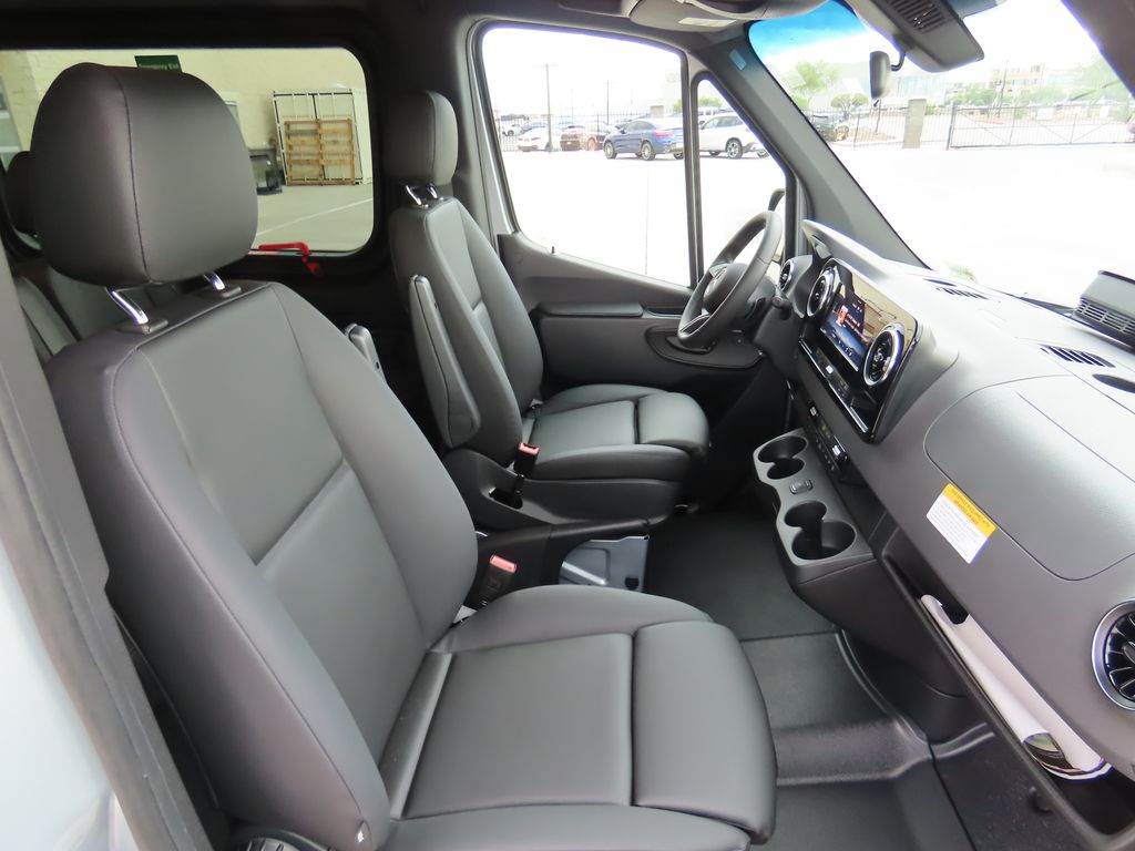 Thumbnail: 2025 Mercedes-Benz Sprinter - 21