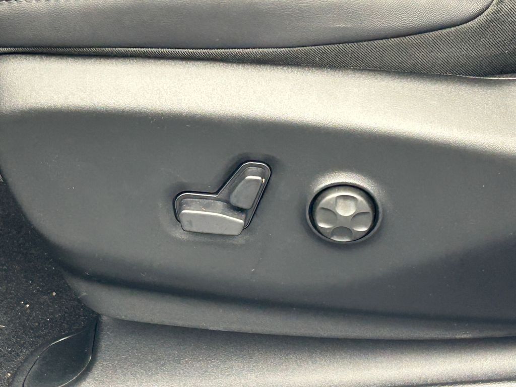 New 2026 Bright White Clearcoat Chrysler LX image 11