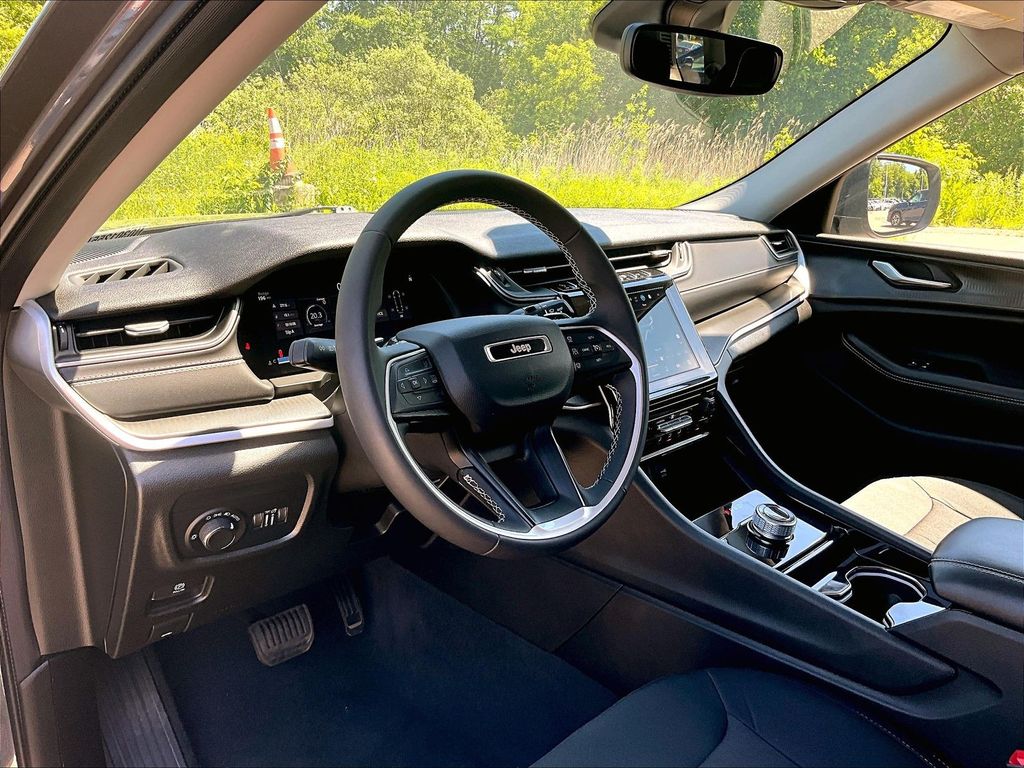 2023 Jeep Grand Cherokee L — photo 8