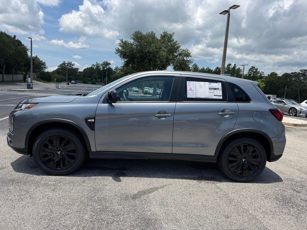 2025 Mitsubishi Outlander Sport LE photo 3