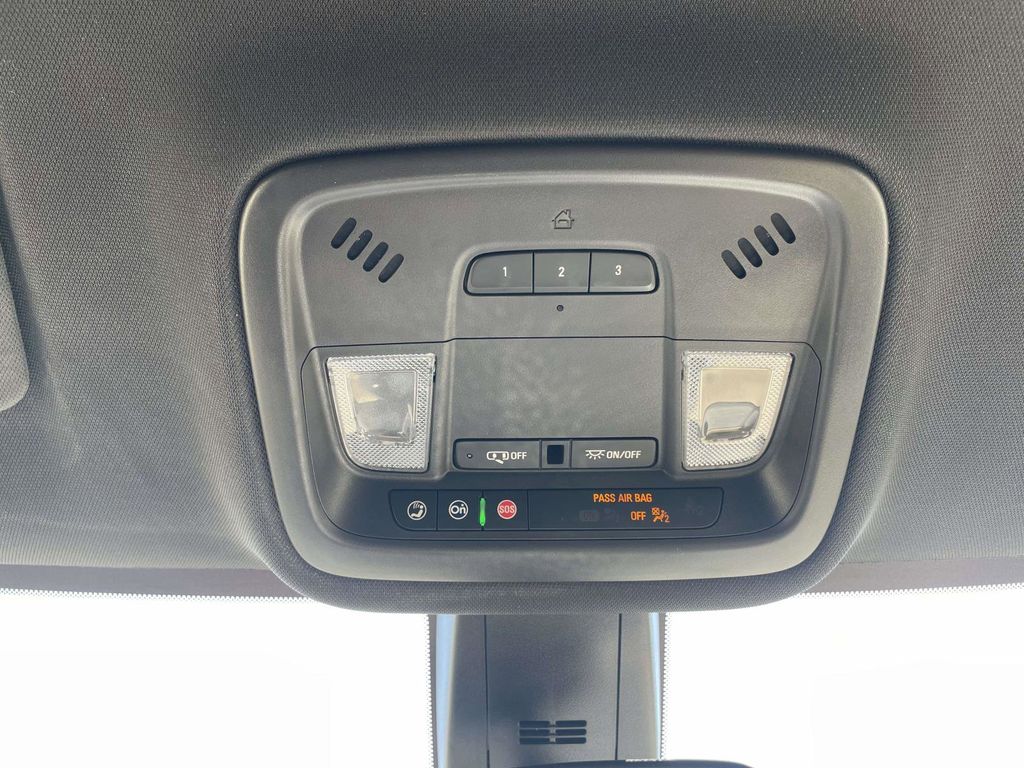 2023 Summit White Chevrolet Traverse LT Leather FWD SUV