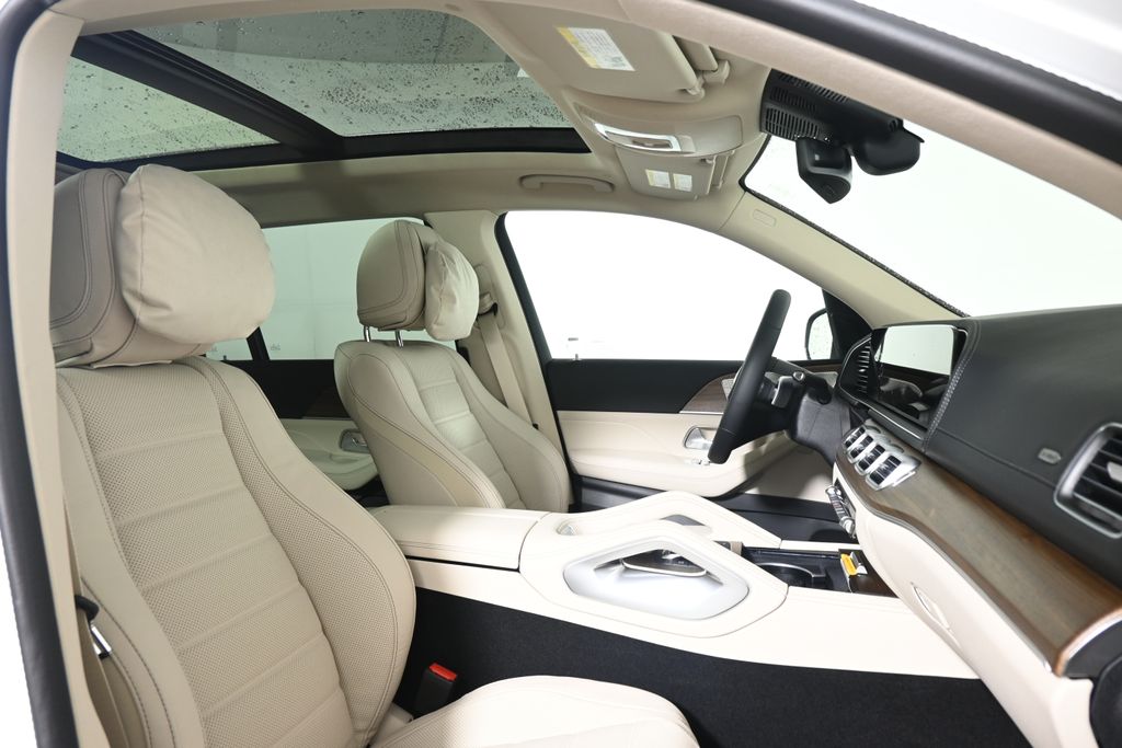 Thumbnail: 2026 Mercedes-Benz GLS - 22