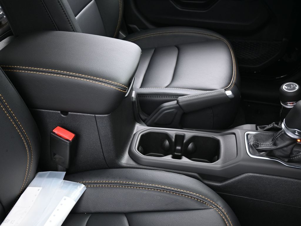 Used 2025 Black Clearcoat Jeep High Tide image 44