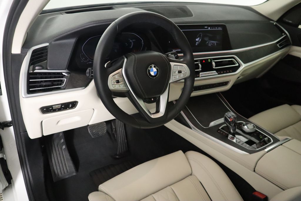 2022 BMW X7 xDrive40i 9