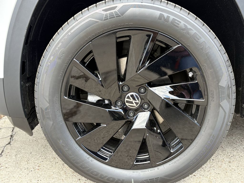 New 2026 Opal White Volkswagen 2.0T SE w/Technology image 9