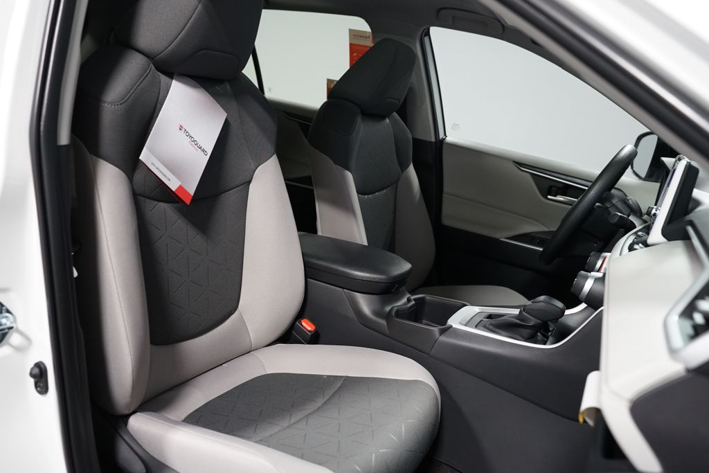 Thumbnail: 2025 Toyota RAV4 - 28