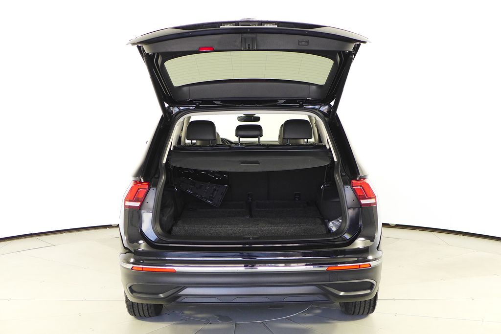 Thumbnail: 2022 Volkswagen Tiguan - 10