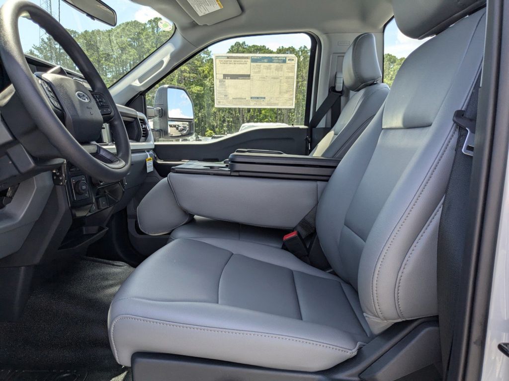 2025 Ford F-550 Super Duty 
