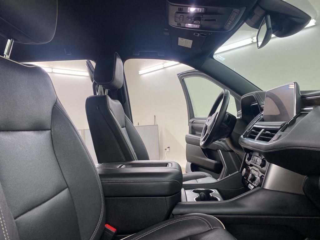 2023 Chevrolet Suburban Premier photo
