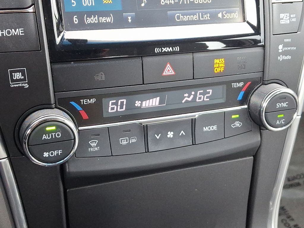 2017 Toyota Camry XLE 17