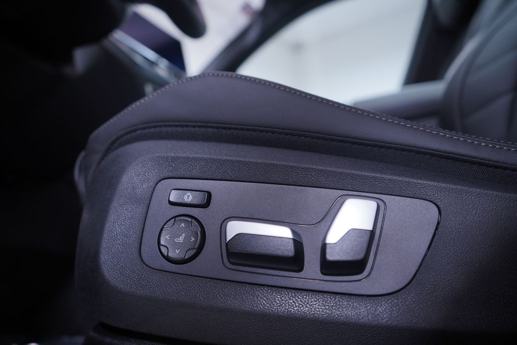 Thumbnail: 2026 BMW X5 - 12