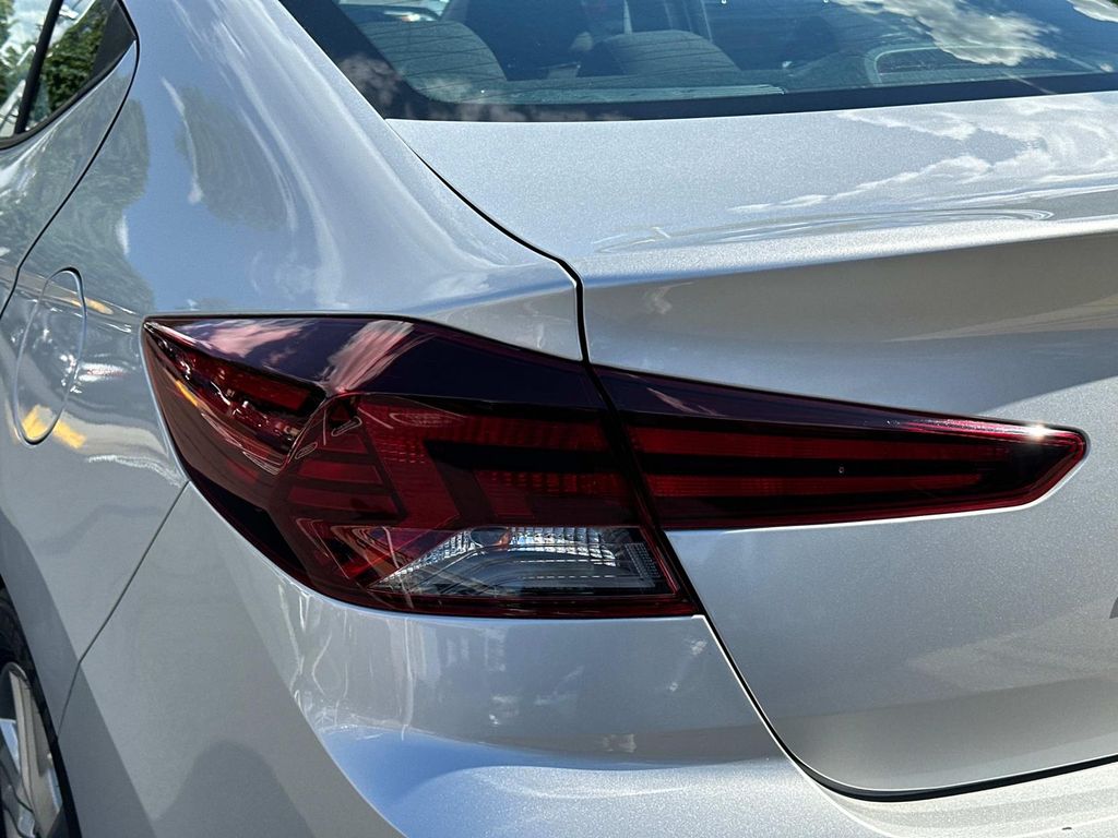 Thumbnail: 2019 Hyundai Elantra - 10