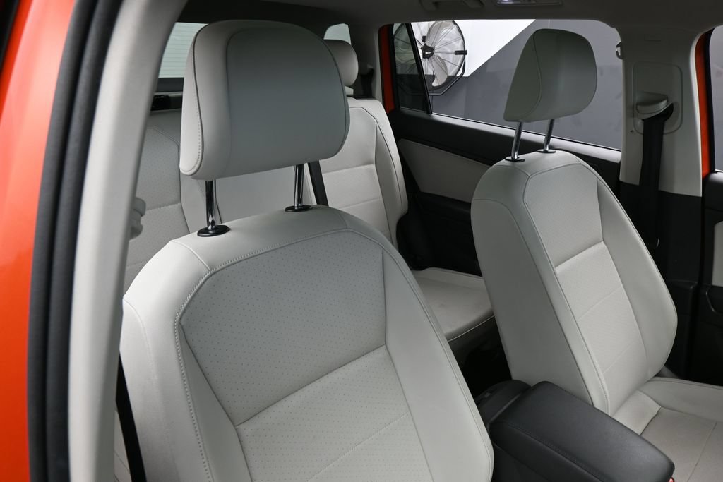 Used 2019 Orange Metallic Volkswagen 2.0T SE image 40