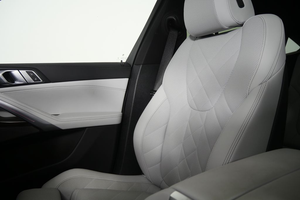 Thumbnail: 2025 BMW X6 - 29