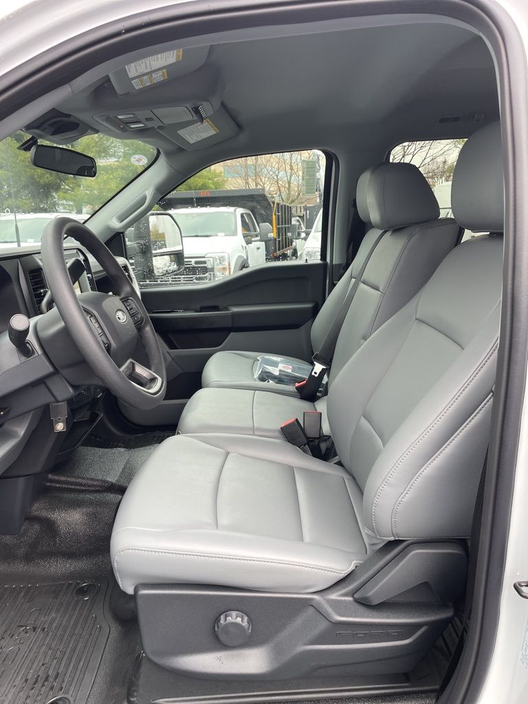 2025 Ford F-550 Chassis XL