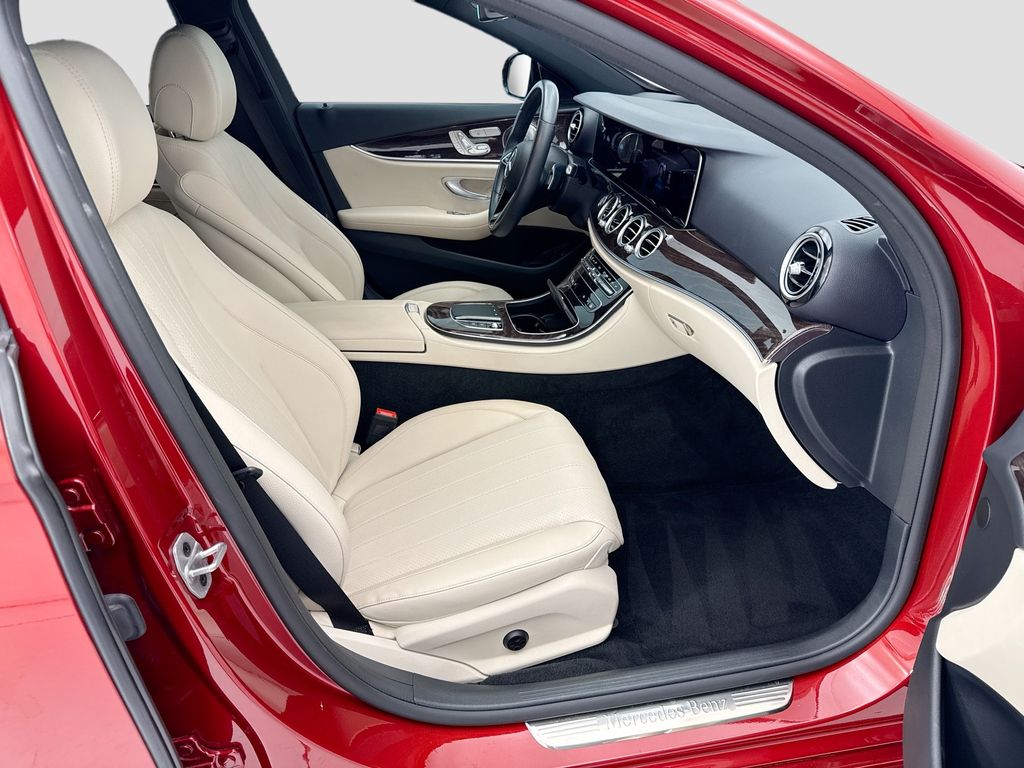 Thumbnail: 2022 Mercedes-Benz E-Class - 19