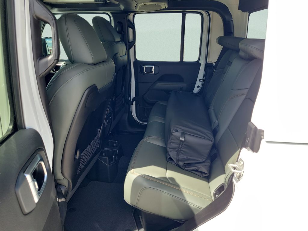 New 2026 White Jeep Mojave image 18