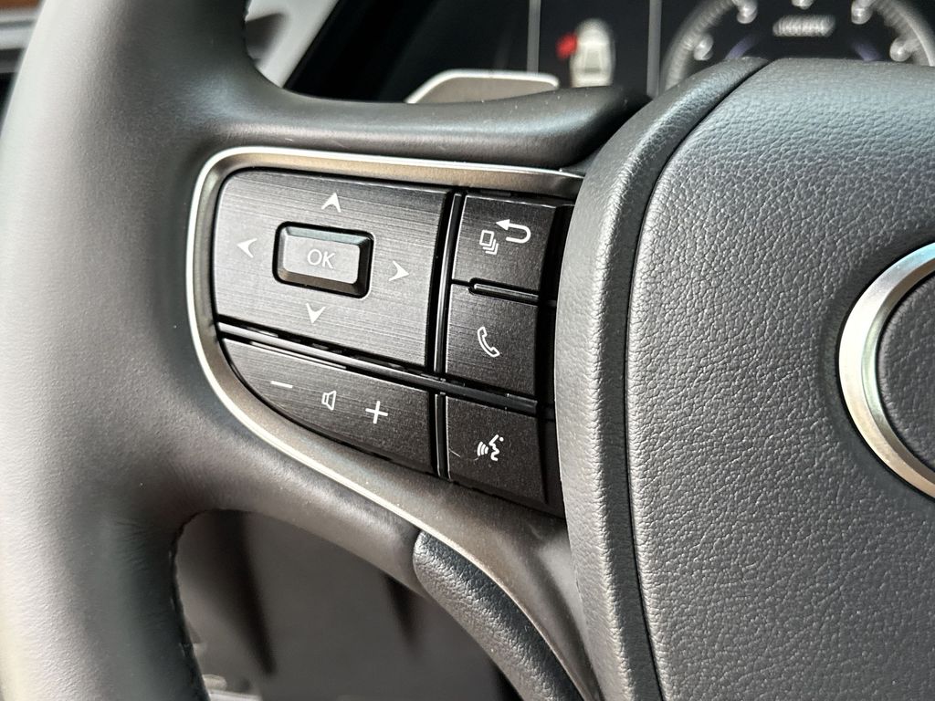 Thumbnail: 2025 Lexus ES - 26