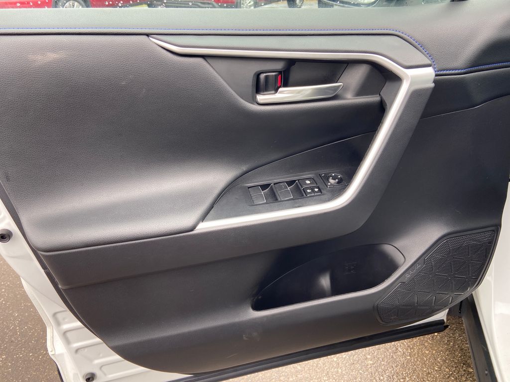 2021 Toyota RAV4 Hybrid XSE - 11