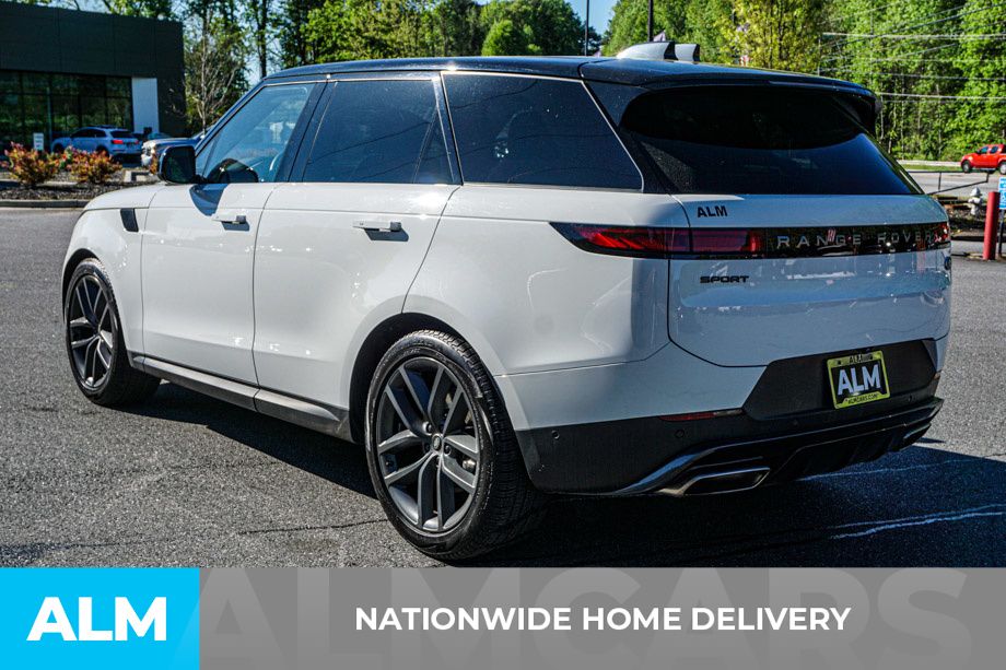 Used 2023 White Land Rover SE image 5
