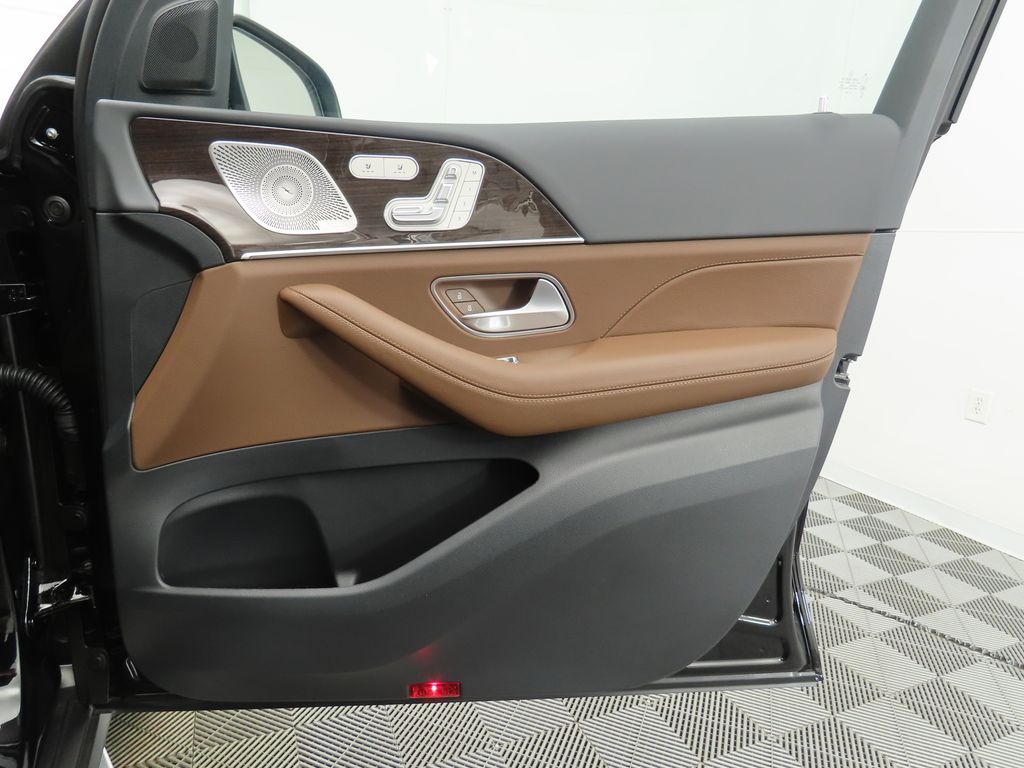 Thumbnail: 2025 Mercedes-Benz GLS - 27