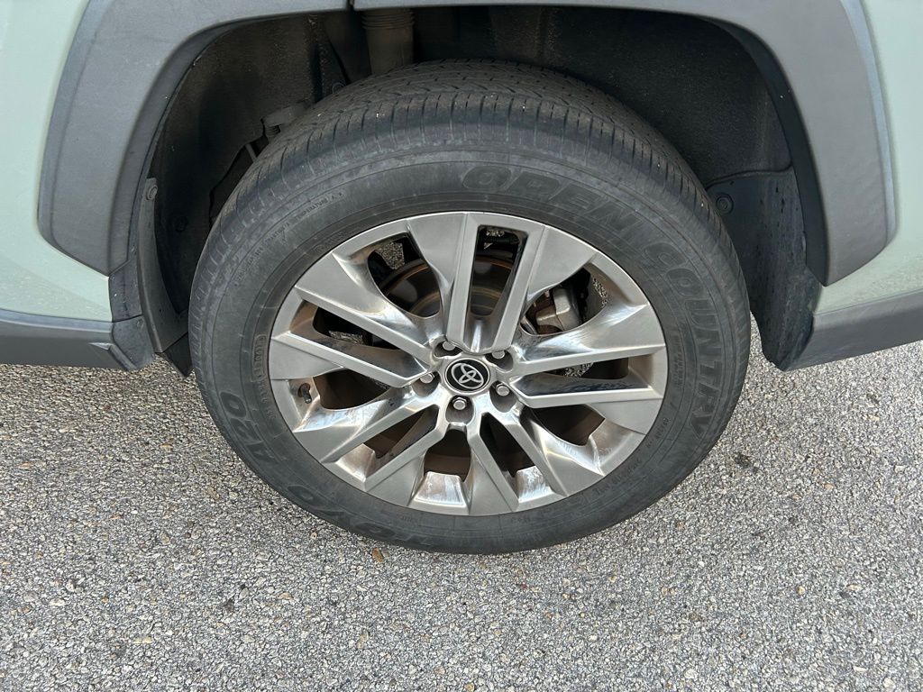 Thumbnail: 2021 Toyota RAV4 - 9