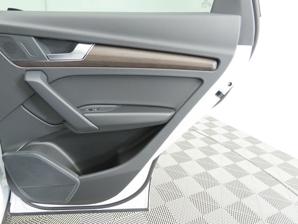 Thumbnail: 2025 Audi Q5 - 27