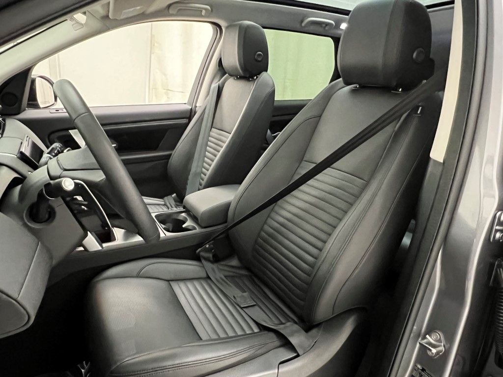 Thumbnail: 2024 Land Rover Discovery Sport - 22