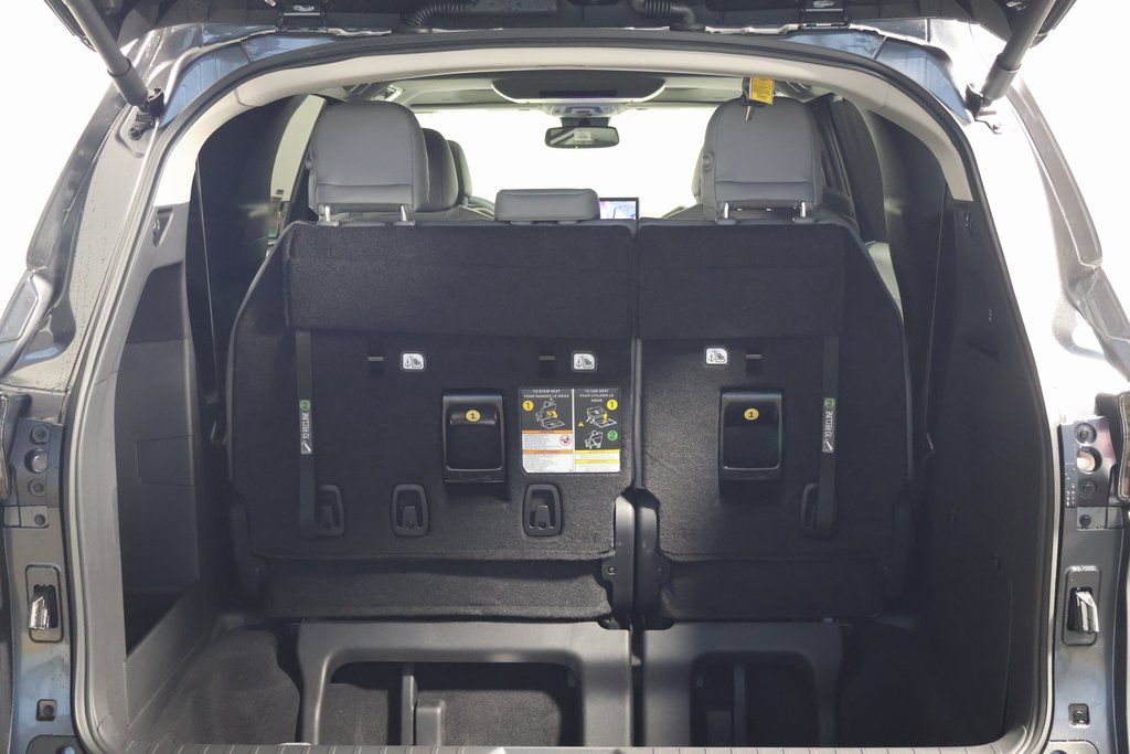 2025 Toyota Sienna XLE 9