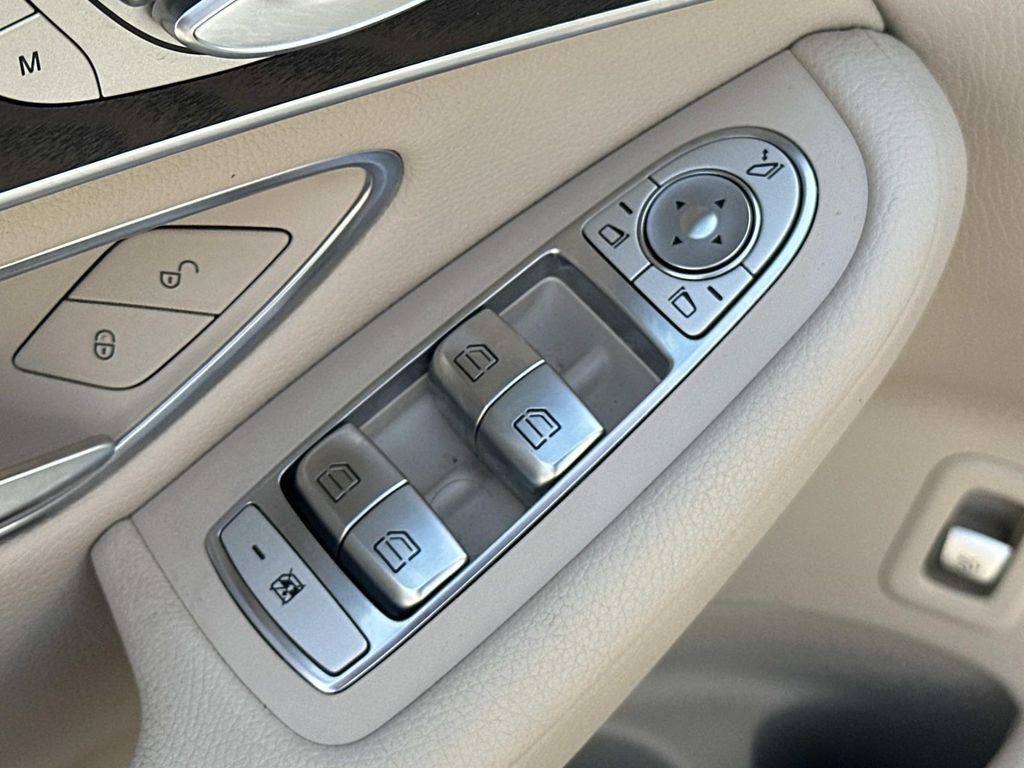 Thumbnail: 2019 Mercedes-Benz GLC - 17